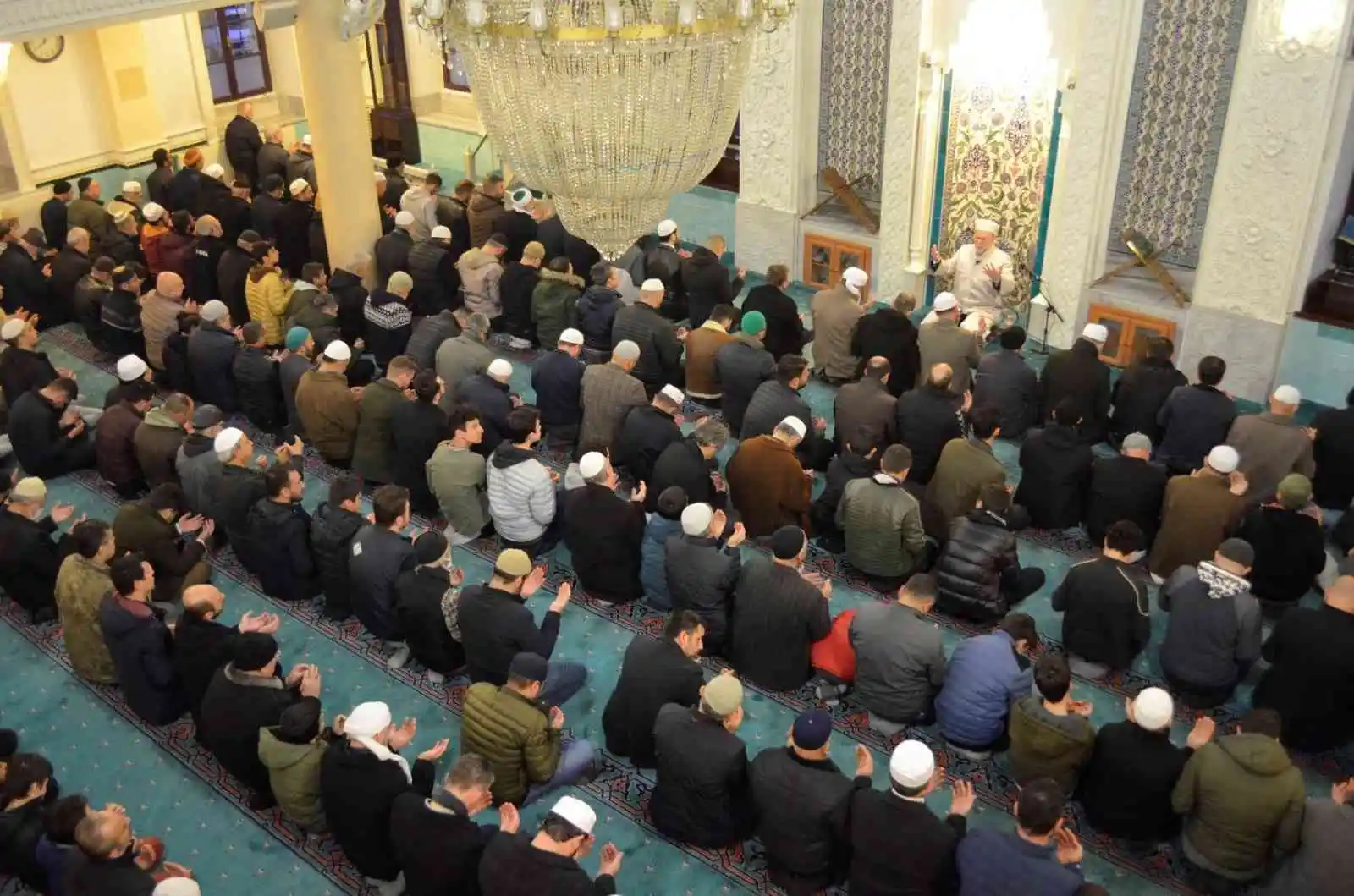 Denizli’deki camilerde İsveç’e tepki olarak Kur’an okunarak dua edildi