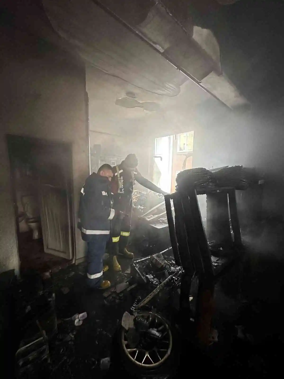 Depoda çıkan yangın itfaiye ekipleri tarafından söndürüldü