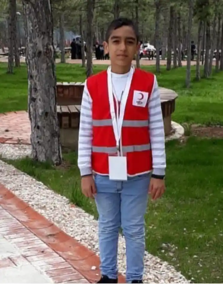 Depremde doğan ve depremde hayatını kaybeden Miraç’ın kabri başındaki detay yürek burktu