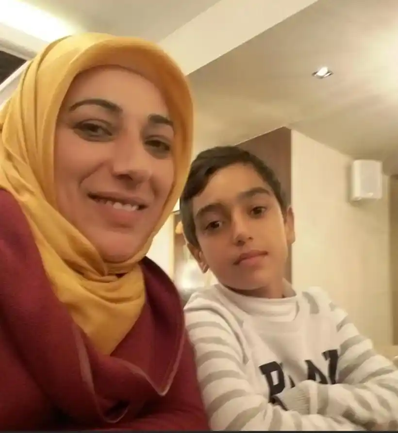 Depremde doğan ve depremde hayatını kaybeden Miraç’ın kabri başındaki detay yürek burktu