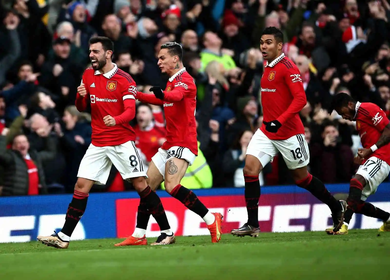 Derbide kazanan Manchester United!