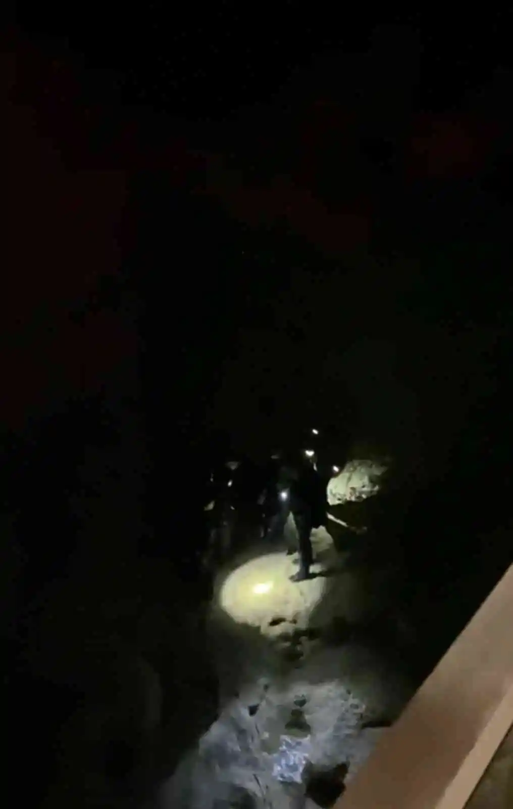 Dereye uçan araç yandı, sürücü hayatını kaybetti