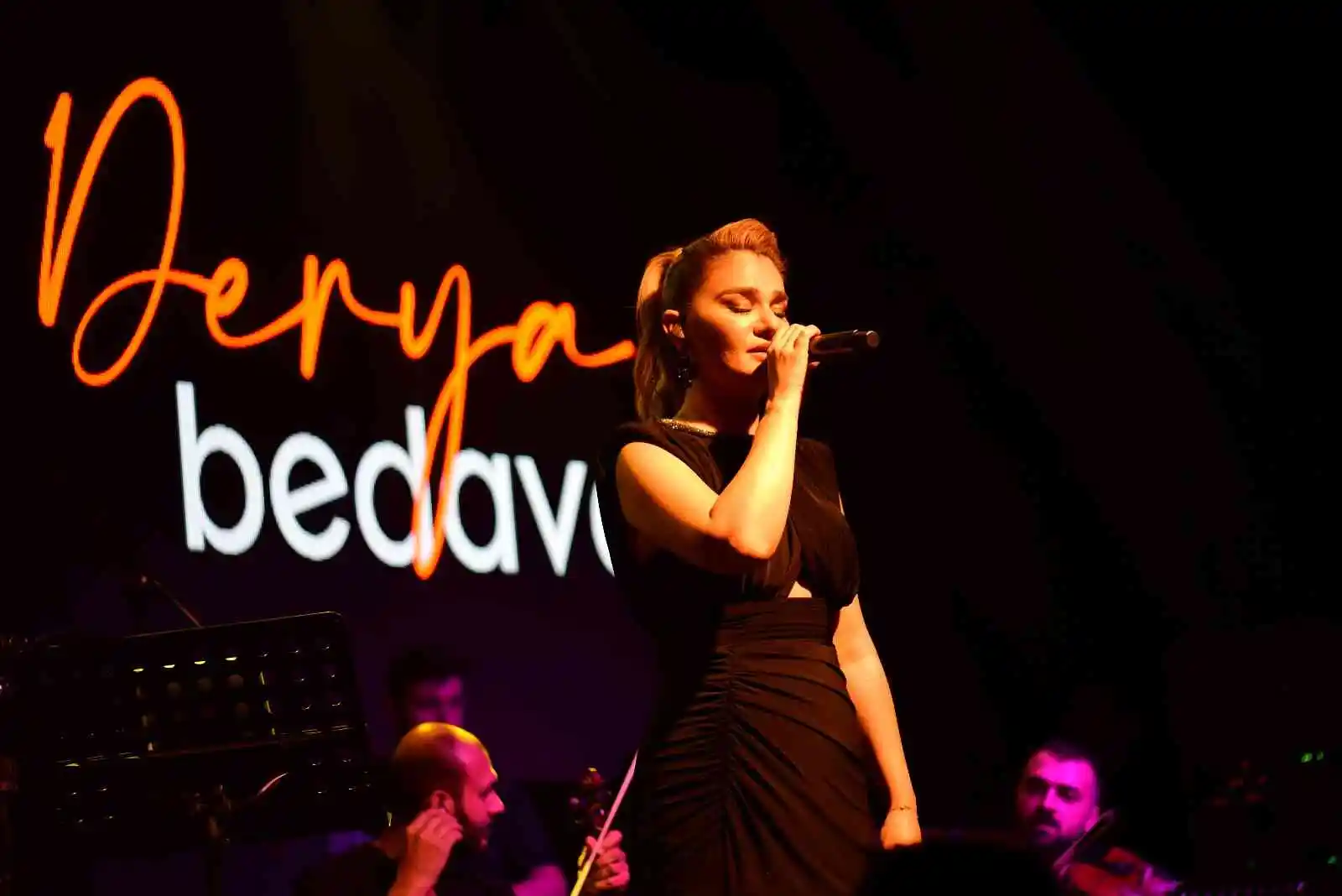 Derya Bedavacı Bursalılara unutulmaz bir gece yaşattı
