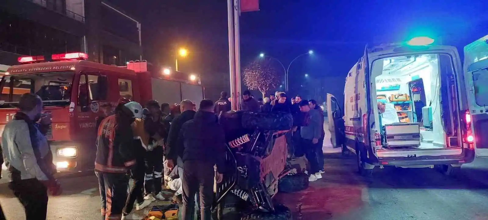 Devrilen UTV’nin altında kalan iki kişi yaralandı