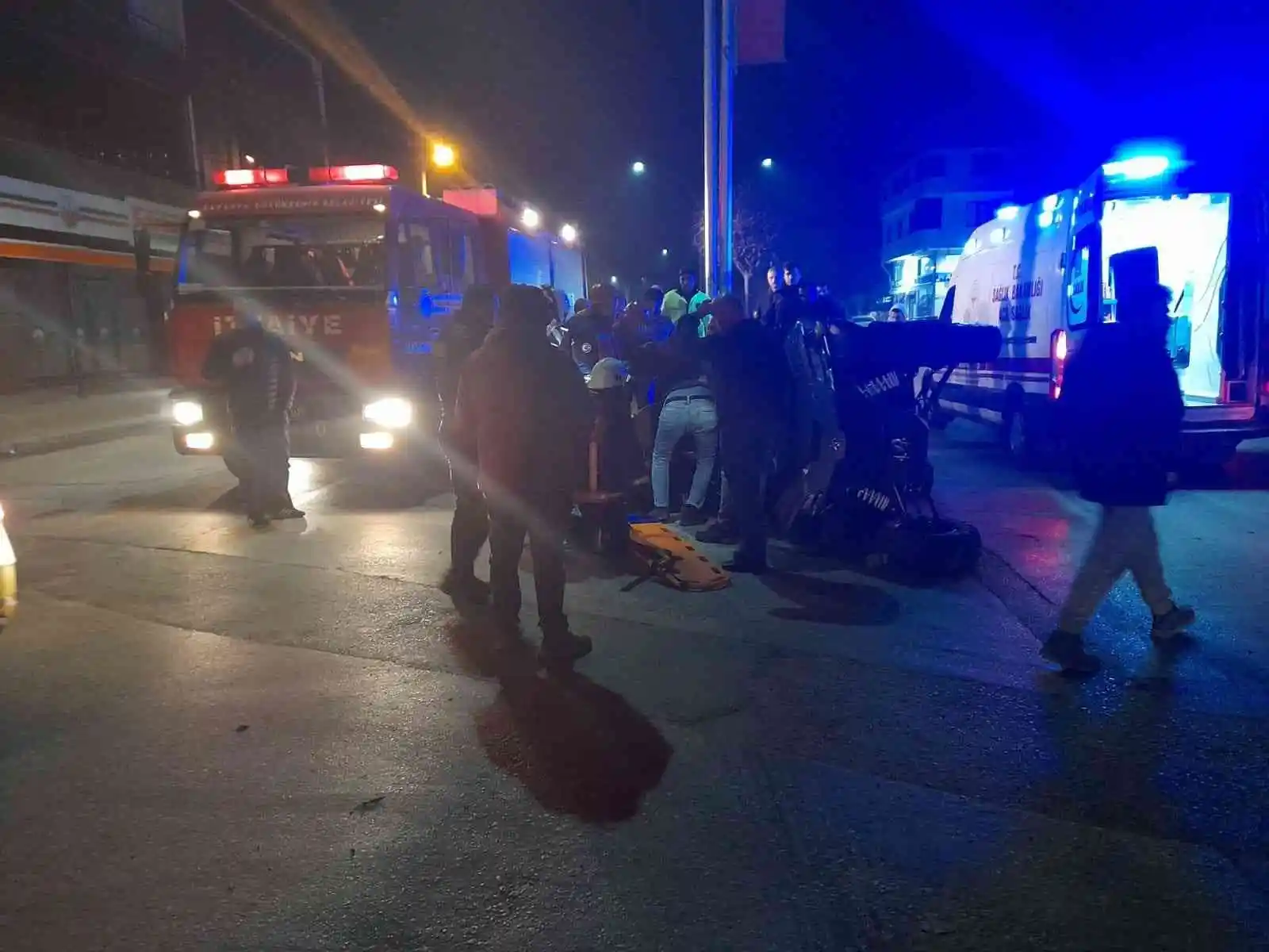 Devrilen UTV’nin altında kalan iki kişi yaralandı