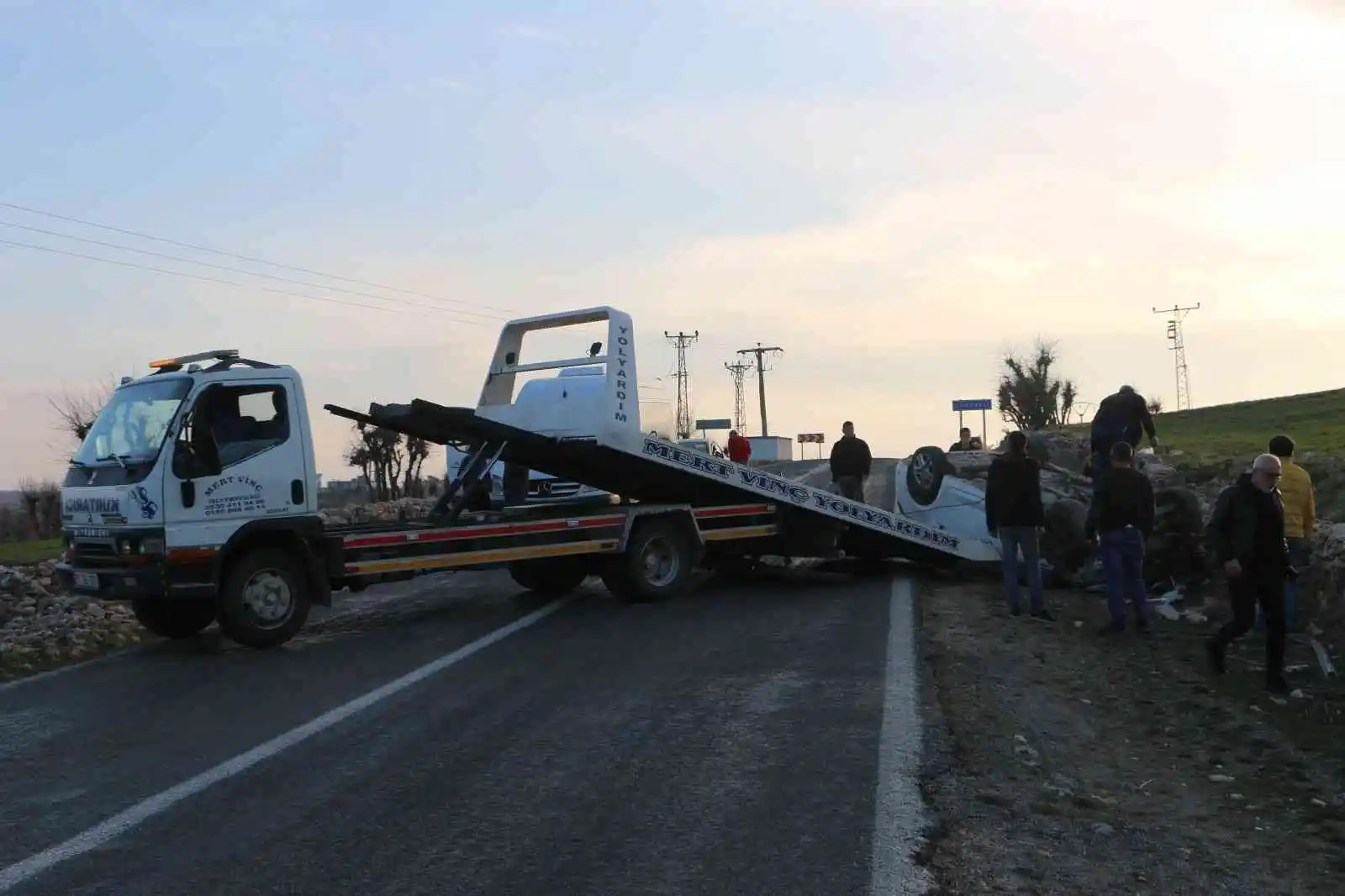 Diyarbakır'da kontrolden çıkan otomobil takla attı: 1 yaralı