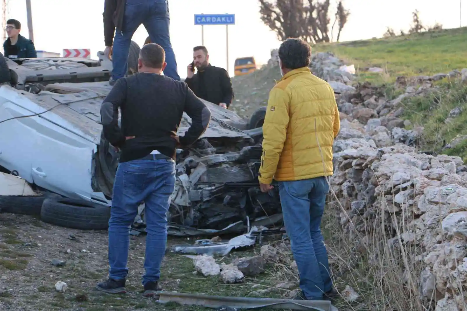 Diyarbakır’da kontrolden çıkan otomobil takla attı: 1 yaralı