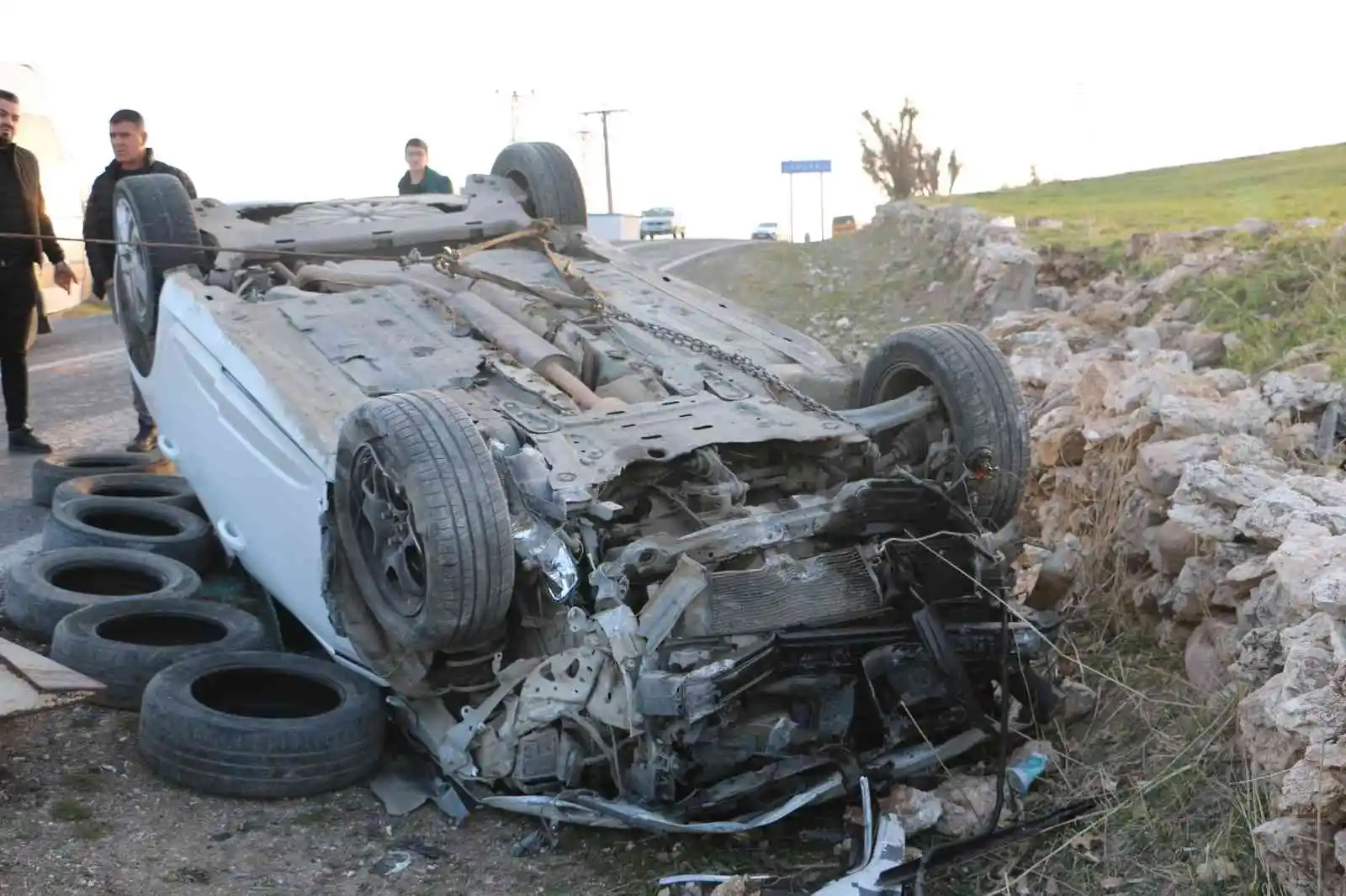 Diyarbakır’da kontrolden çıkan otomobil takla attı: 1 yaralı