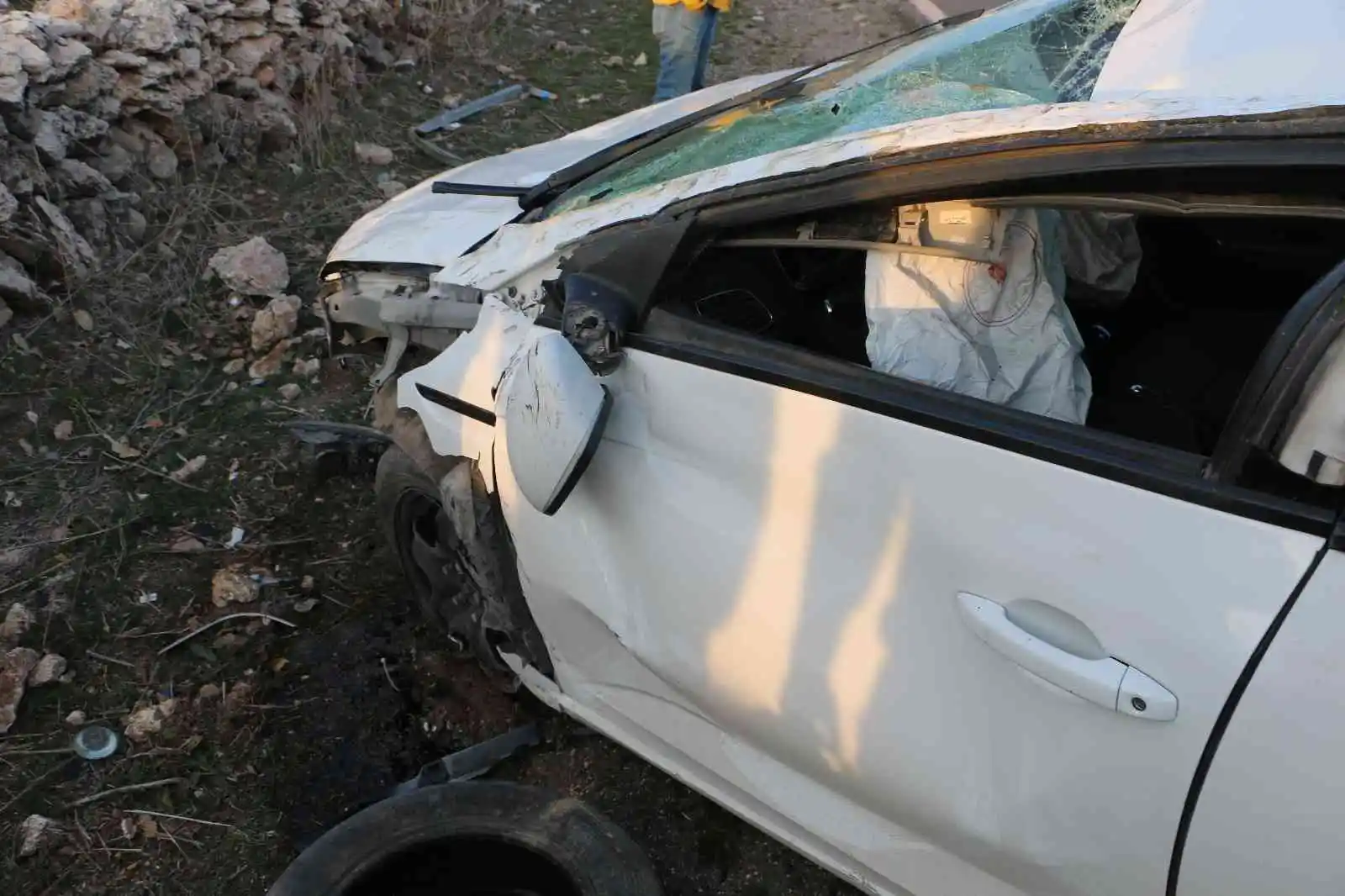 Diyarbakır’da kontrolden çıkan otomobil takla attı: 1 yaralı