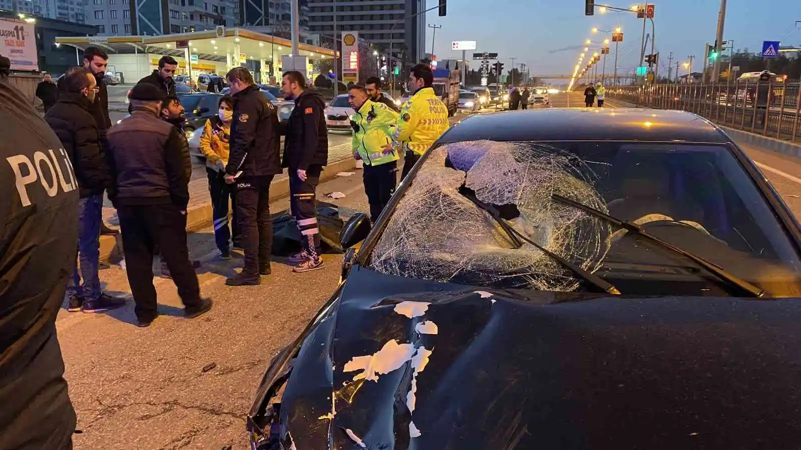 Diyarbakır'da otomobil ile çarpışan motorlu kurye hayatını kaybetti
