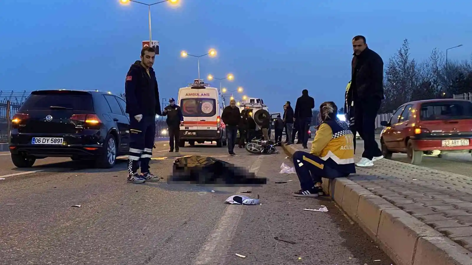 Diyarbakır’da otomobil ile çarpışan motorlu kurye hayatını kaybetti
