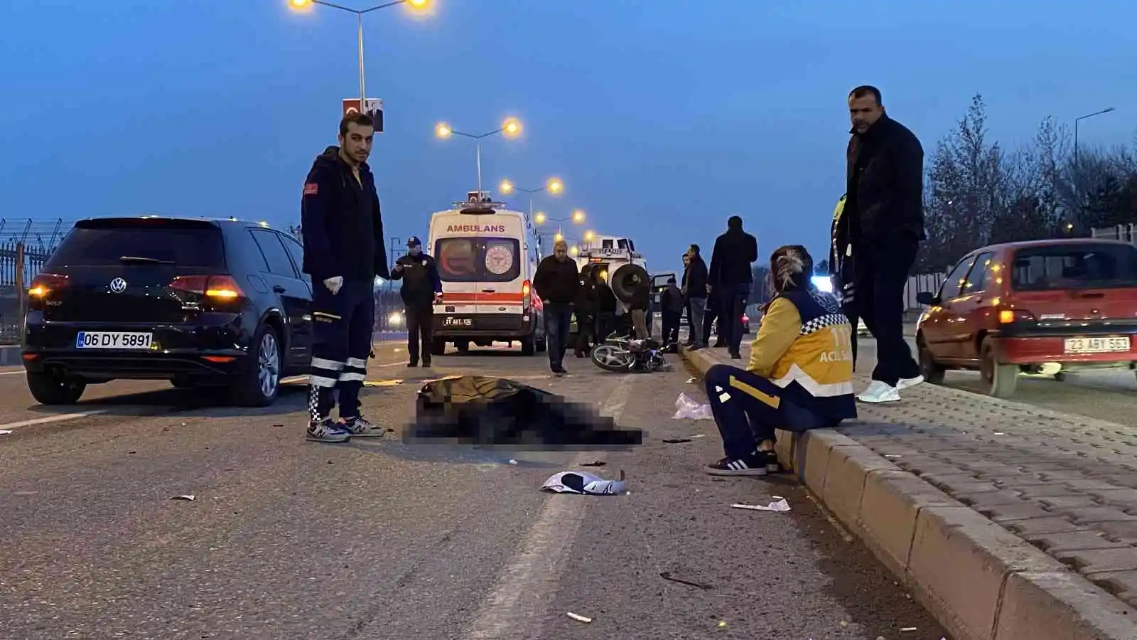 Diyarbakır’da otomobil ile çarpışan motorlu kurye hayatını kaybetti