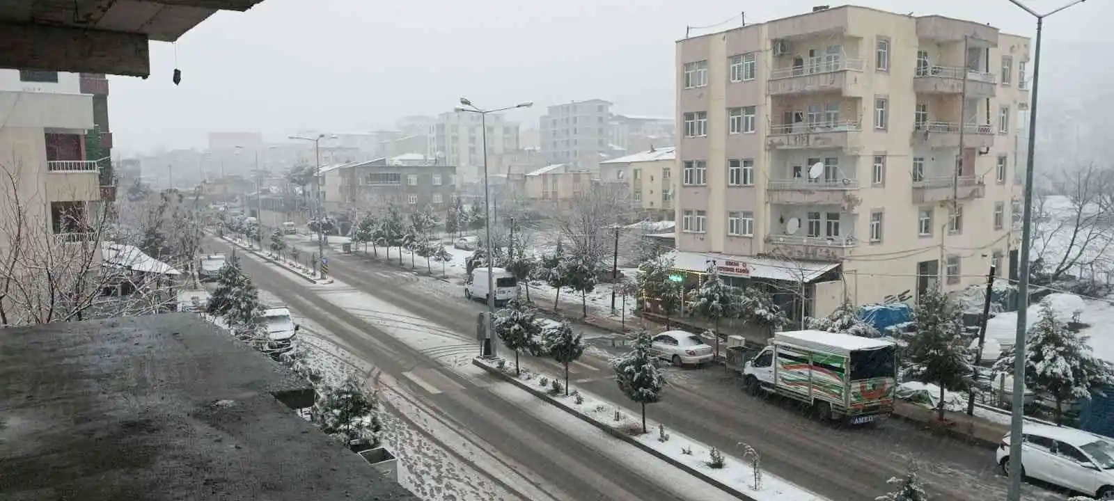 Diyarbakır kırsalı beyaza örtüyle kaplandı