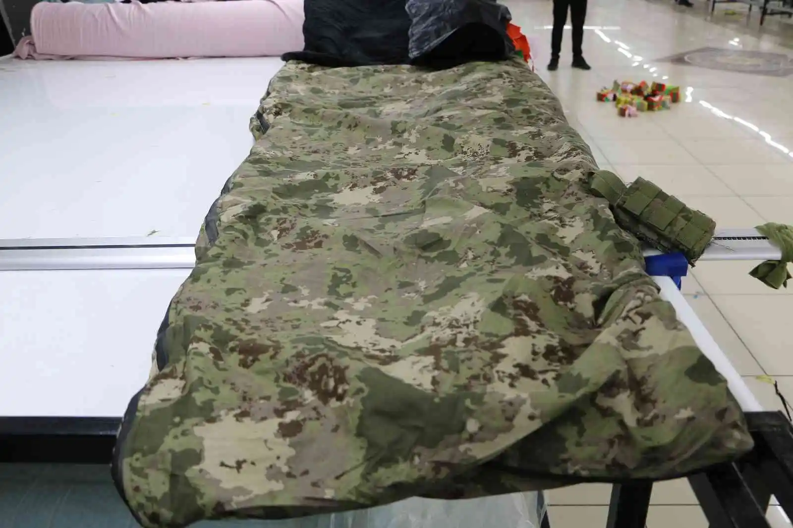 Diyarbakırlı öğrencilerden Ukraynalı askerlere uyku tulumu ihracatı
