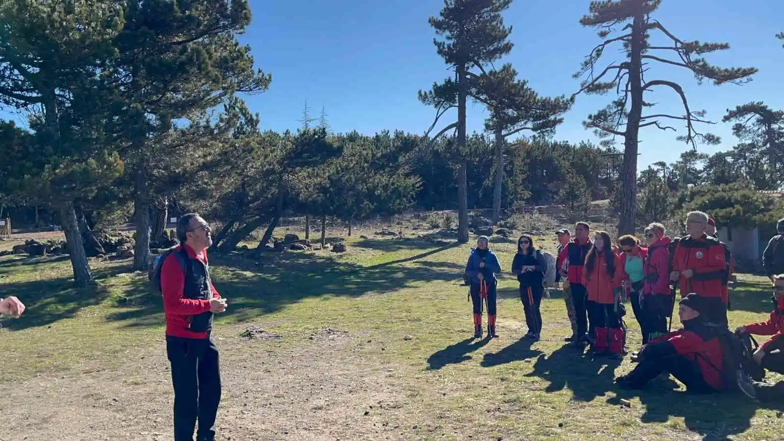 Doğaseverler ormanda 20 kilometre yürüdü