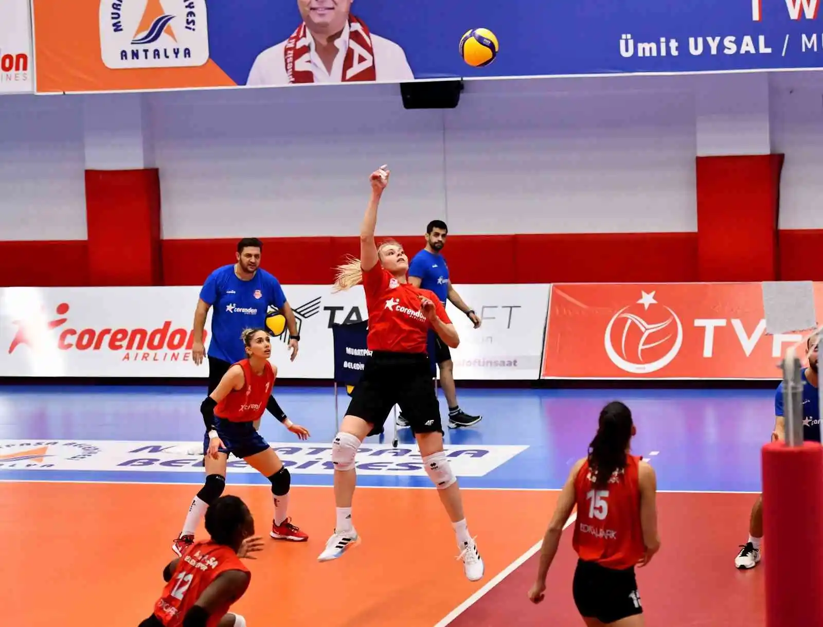 Dudek'li Muratpaşa lideri gözüne kesti