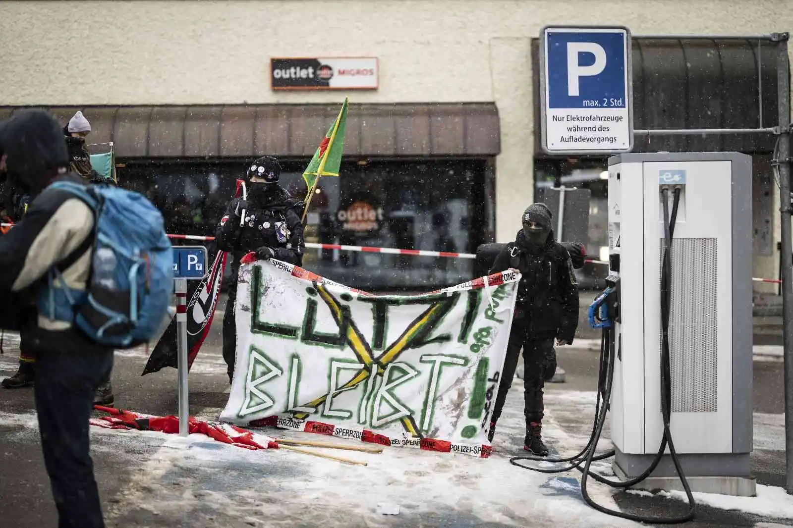 Dünya Ekonomik Forumu, Davos'ta protesto edildi
