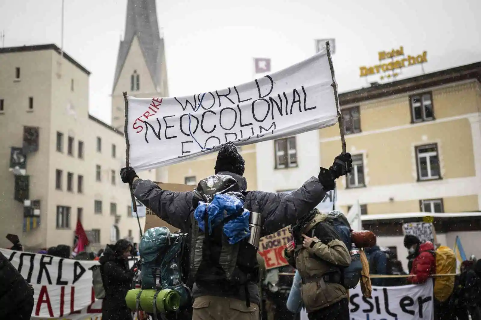 Dünya Ekonomik Forumu, Davos’ta protesto edildi
