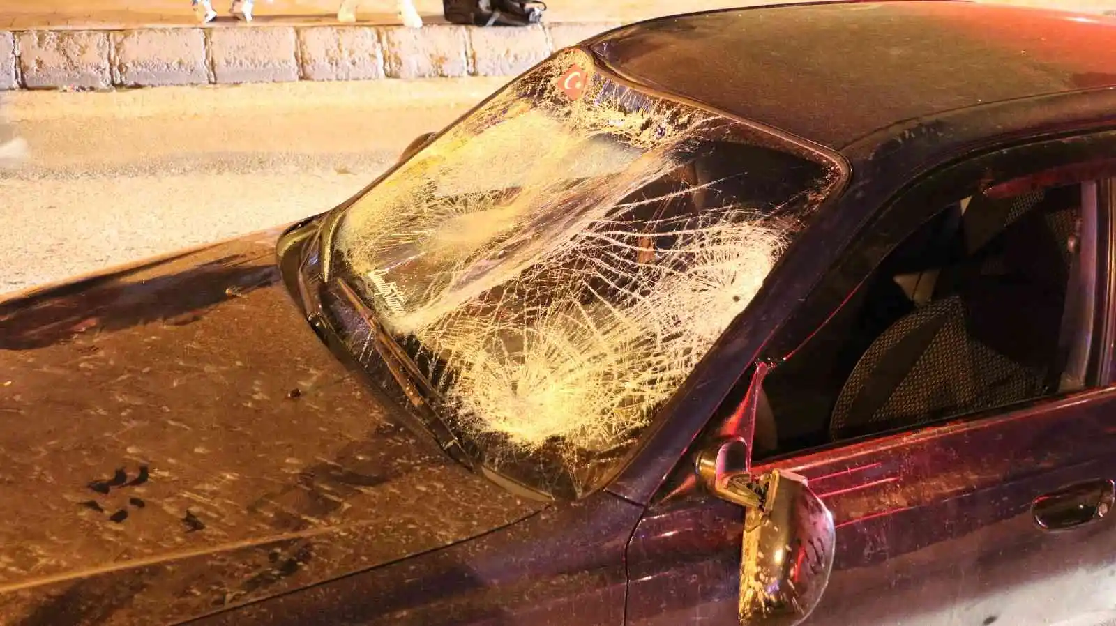 Edirne’de feci kaza: Otomobilin çarptığı 3 yayadan ikisi ağır yaralandı