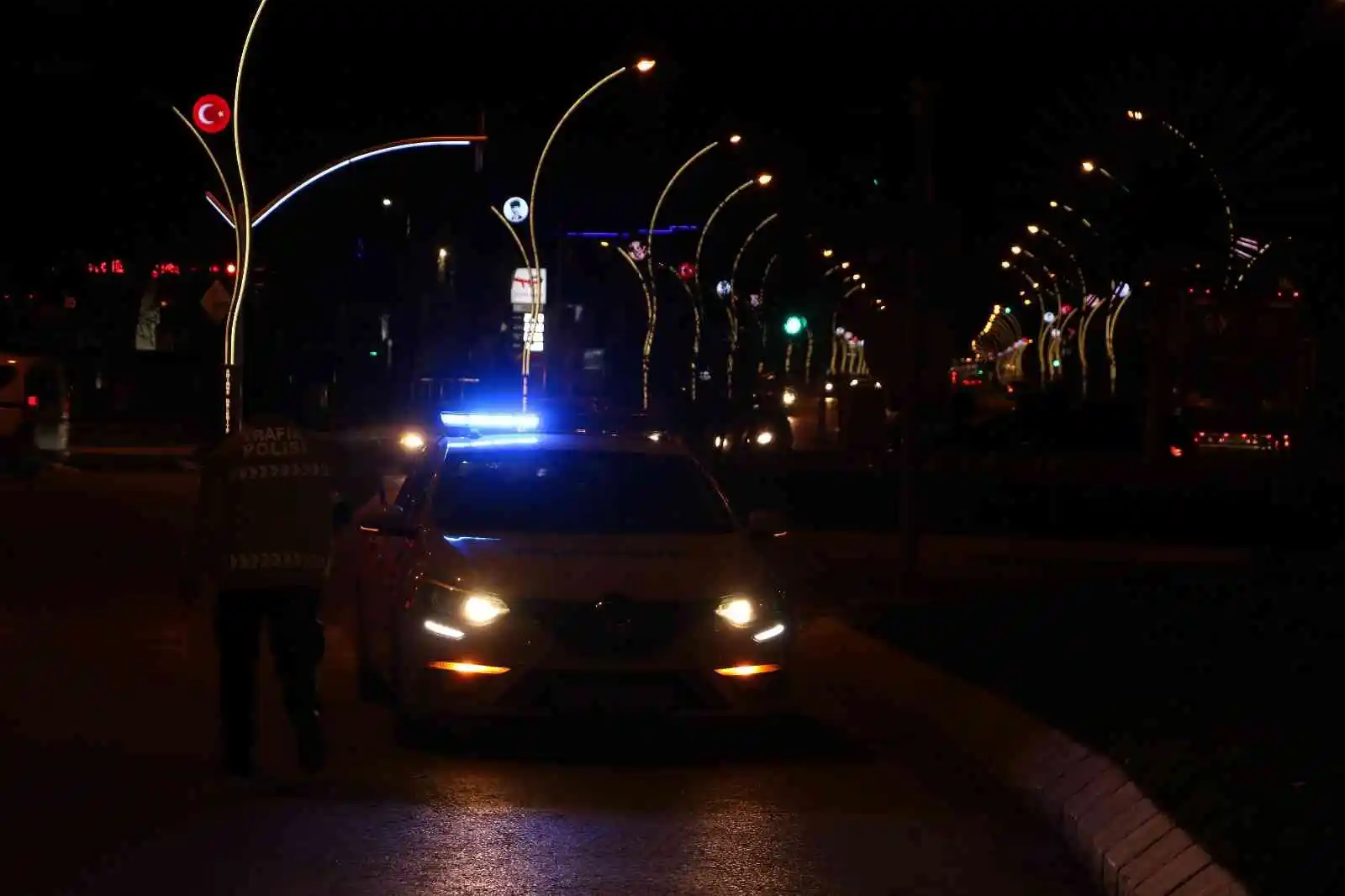 Edirne’de feci kaza: Otomobilin çarptığı 3 yayadan ikisi ağır yaralandı
