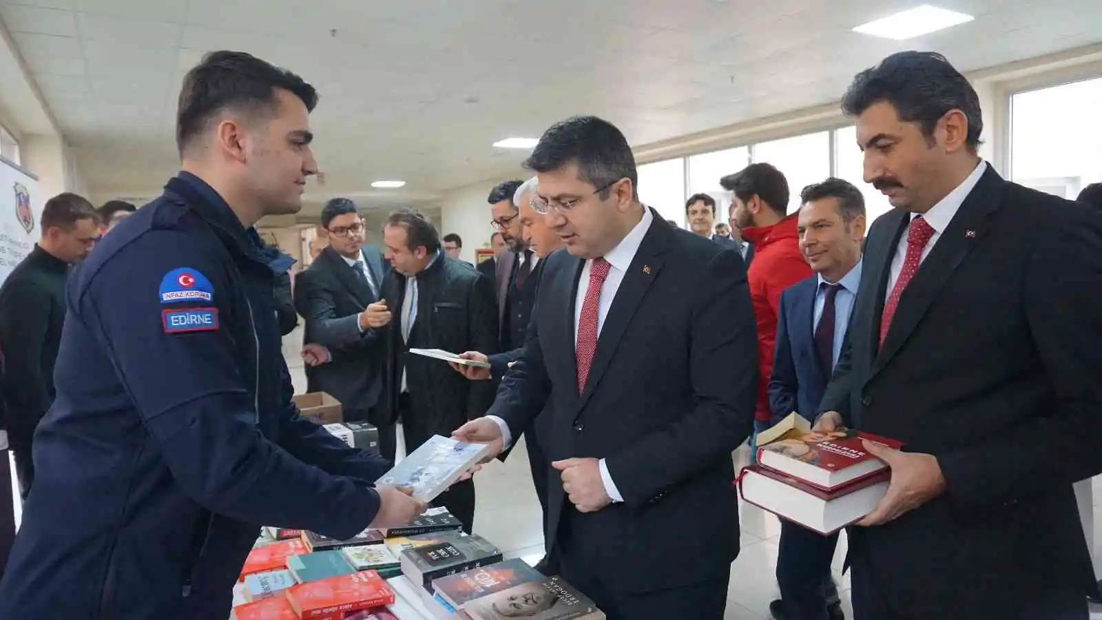 Edirne’de ’Kitap İyileştirir’ sloganıyla kitap bağışı kampanyası başlatıldı