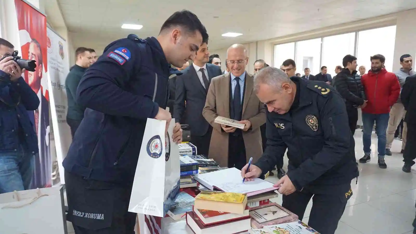 Edirne’de ’Kitap İyileştirir’ sloganıyla kitap bağışı kampanyası başlatıldı