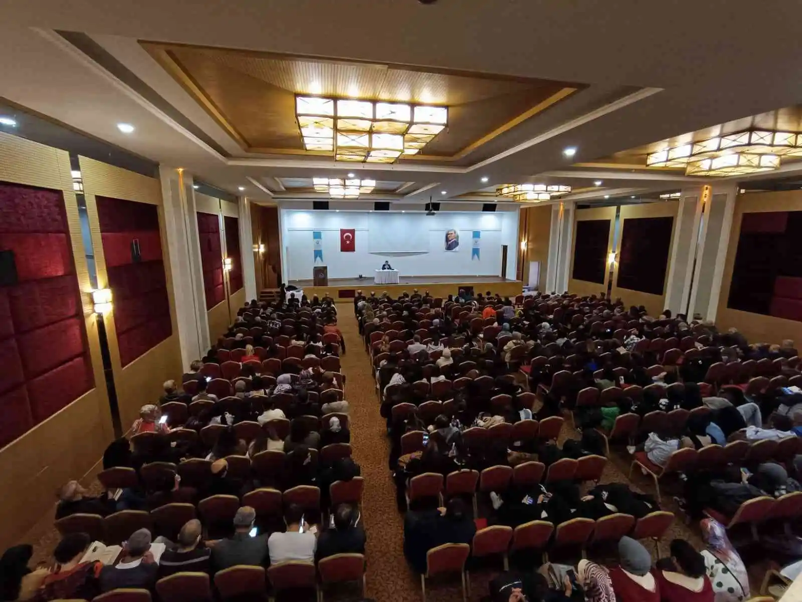 Edremitli yazar şair, Tahir Harimi Balcıoğlu konferansı yapıldı