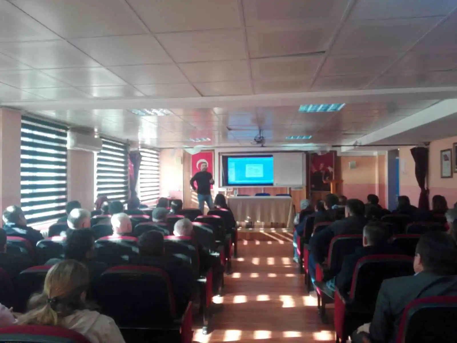 Eğitim kurumlarında görev yapan yardımcı personele ’Öfke ve Stres Yönetimi Semineri’ verildi