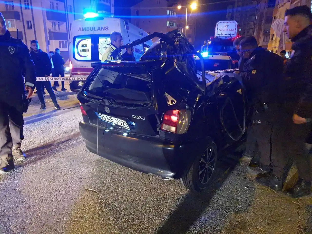 Ehliyetsiz genç tıra arkadan çarptı, arkadaşının cansız bedeni ile yola devam etti