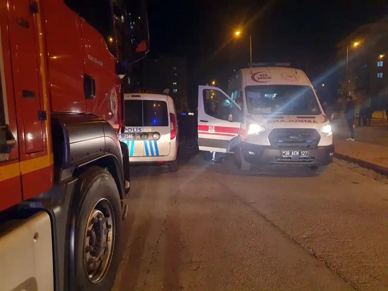 Ehliyetsiz genç tıra arkadan çarptı, arkadaşının cansız bedeni ile yola devam etti