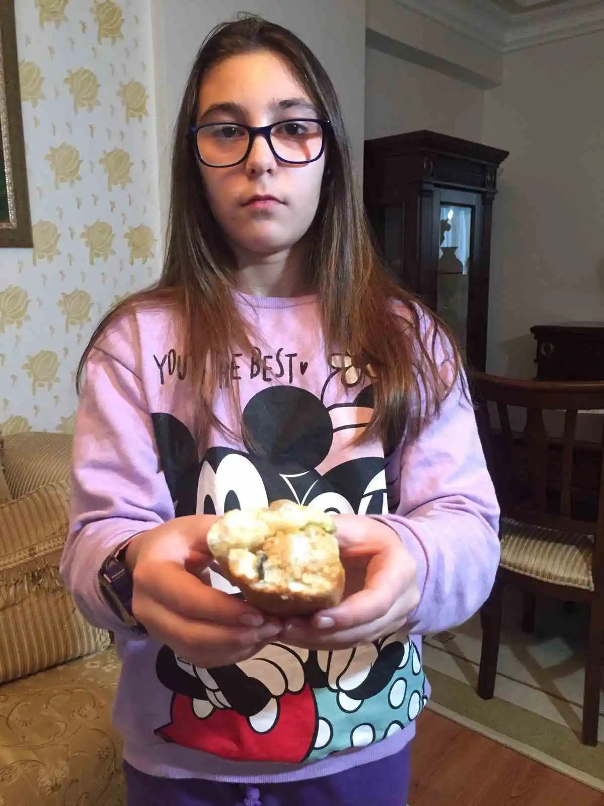 Ekmek arası tavuk içinden tırtıl çıktı iddiası