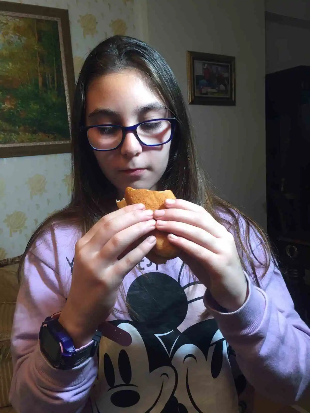 Ekmek arası tavuk içinden tırtıl çıktı iddiası