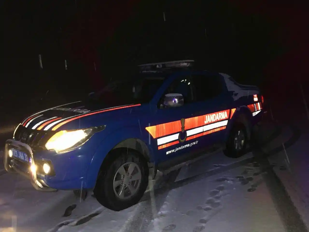 Elazığ’da kazada takla atan aracın altında sıkıştı, ekipler seferber oldu