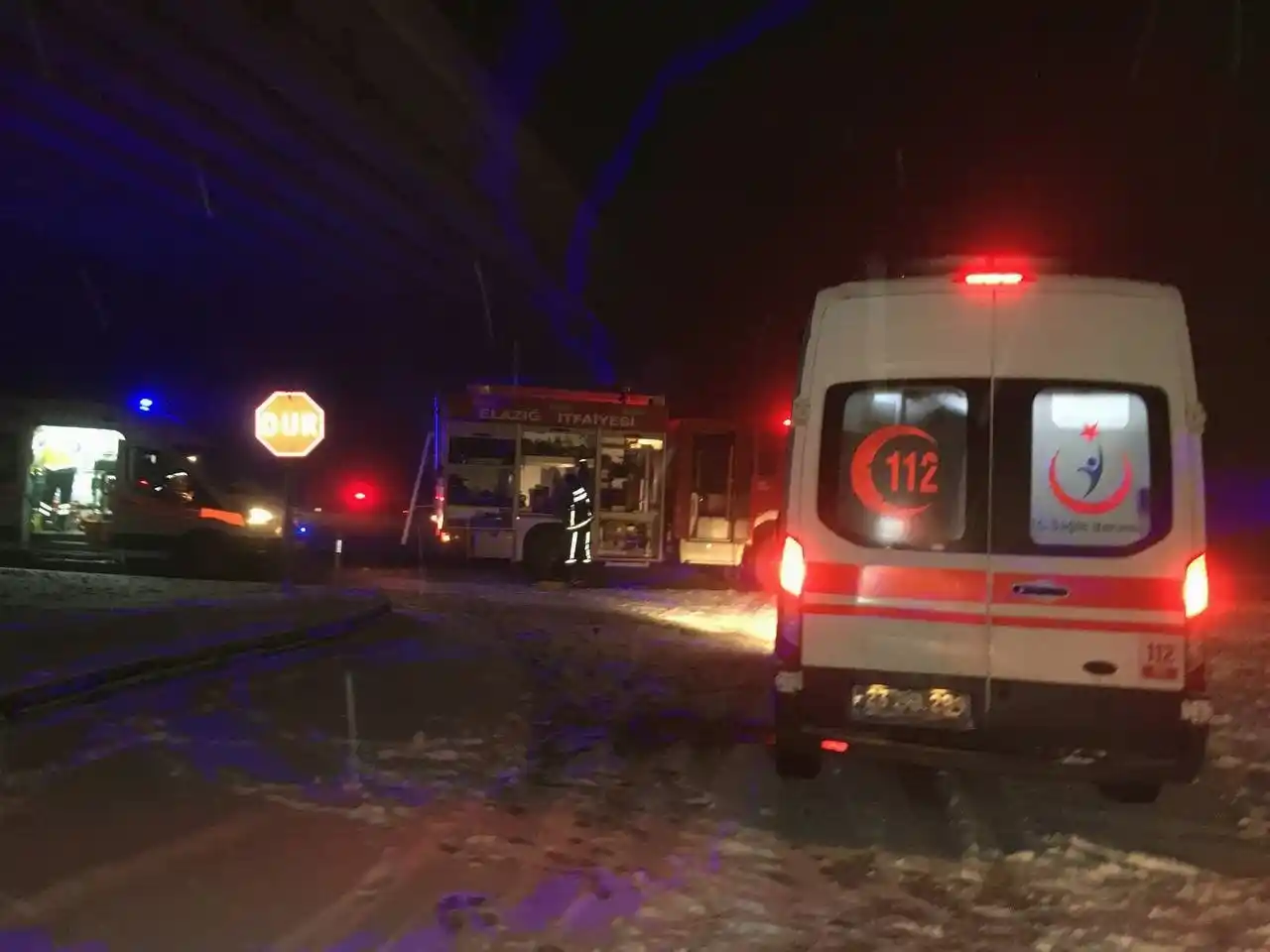 Elazığ’da kazada takla atan aracın altında sıkıştı, ekipler seferber oldu