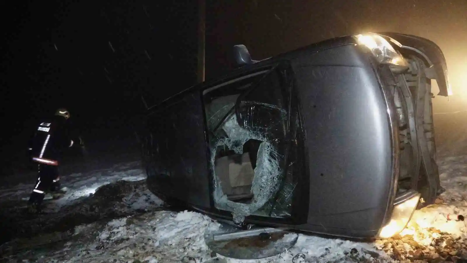 Elazığ’da kazada takla atan aracın altında sıkıştı, ekipler seferber oldu