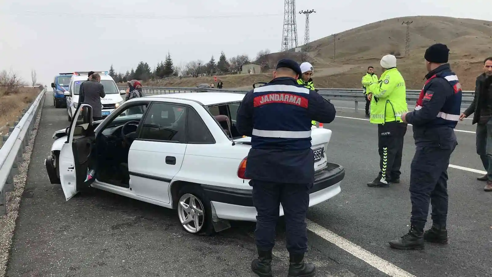 Elazığ’da trafik kazası: 4’ü çocuk 7 yaralı