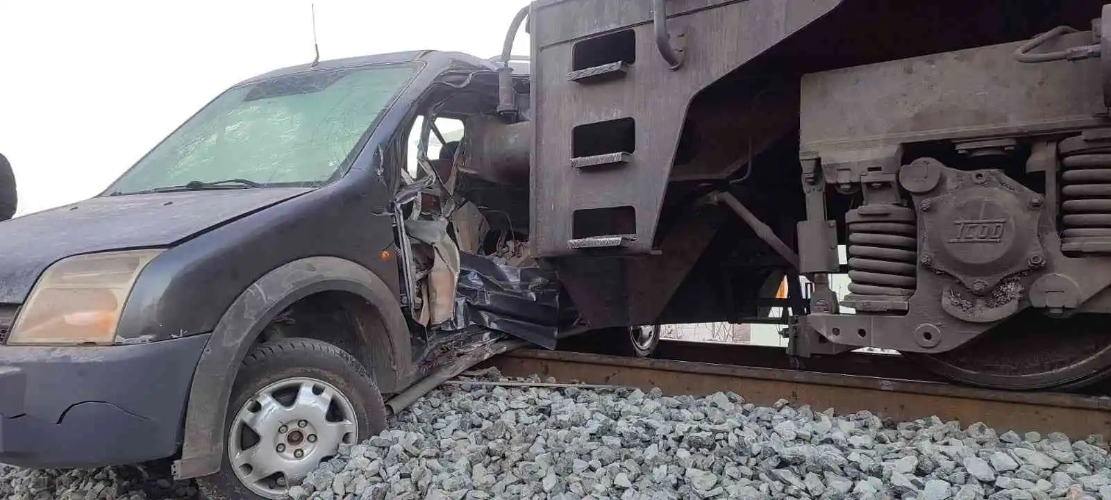 Elazığ’da trenin araca çarptığı kazanın görüntüleri ortaya çıktı