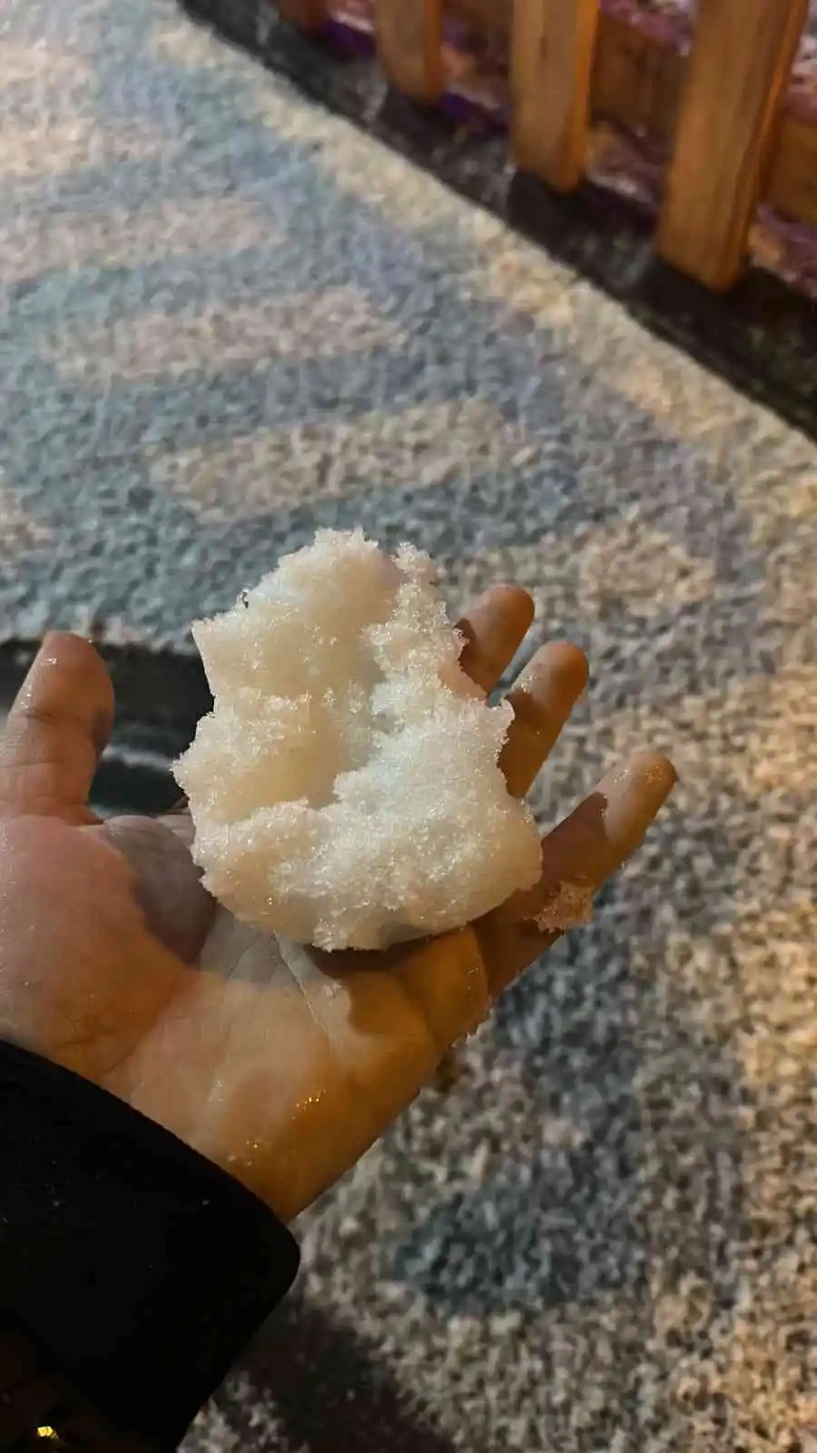 Elazığ’ın merkezine mevsimin ilk karı yağdı