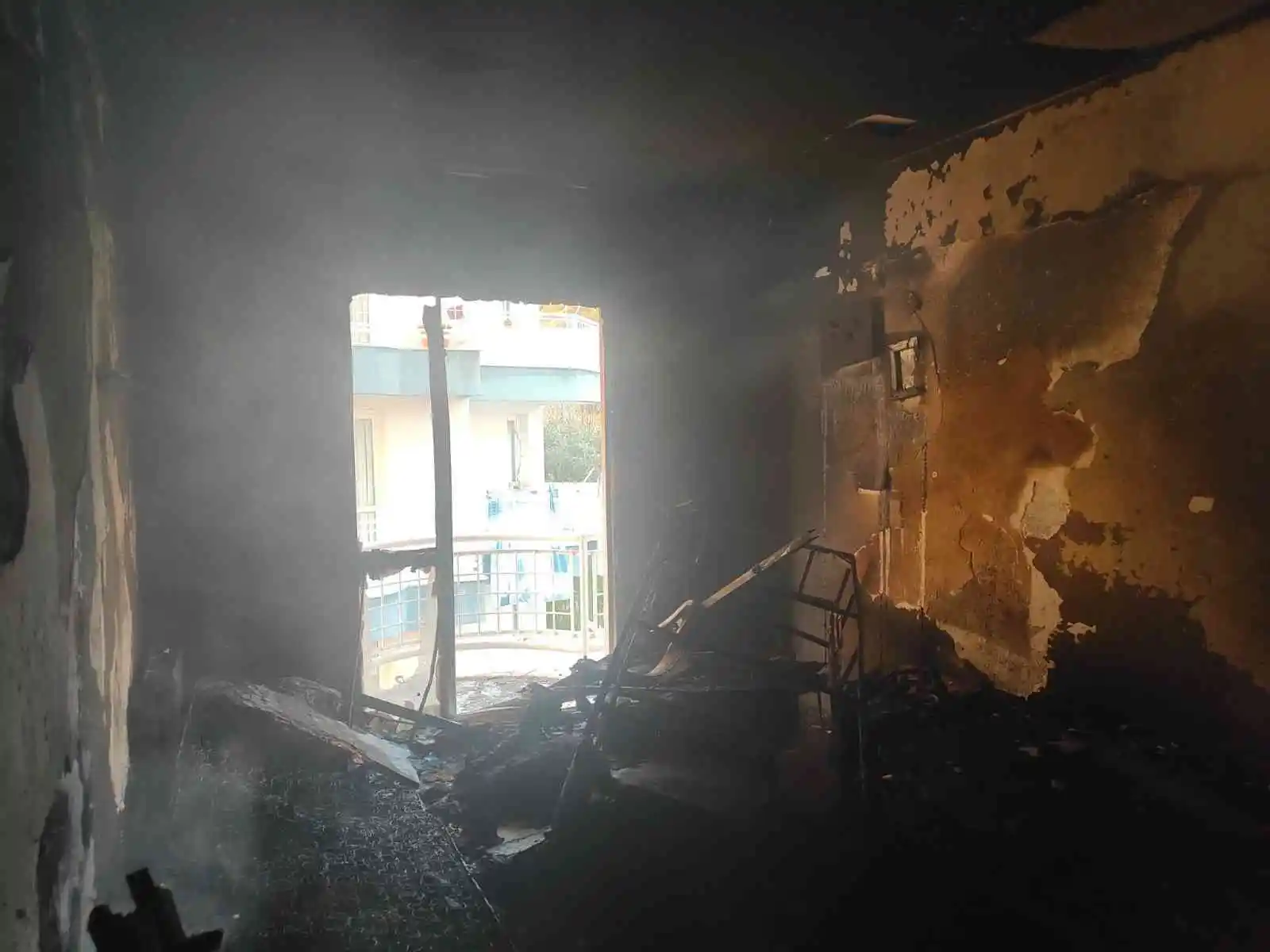 Elektrikli sobadan çıkan yangında bir ev küle döndü