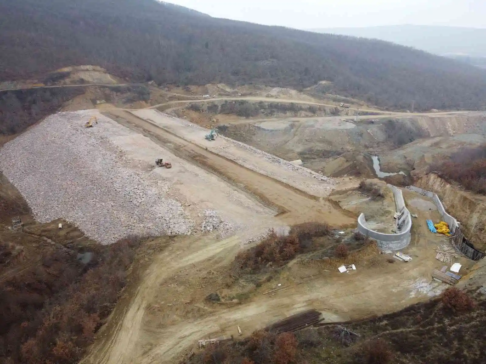 Elmabahçe Barajı ile 6 bin 290 dekar arazi sulanacak