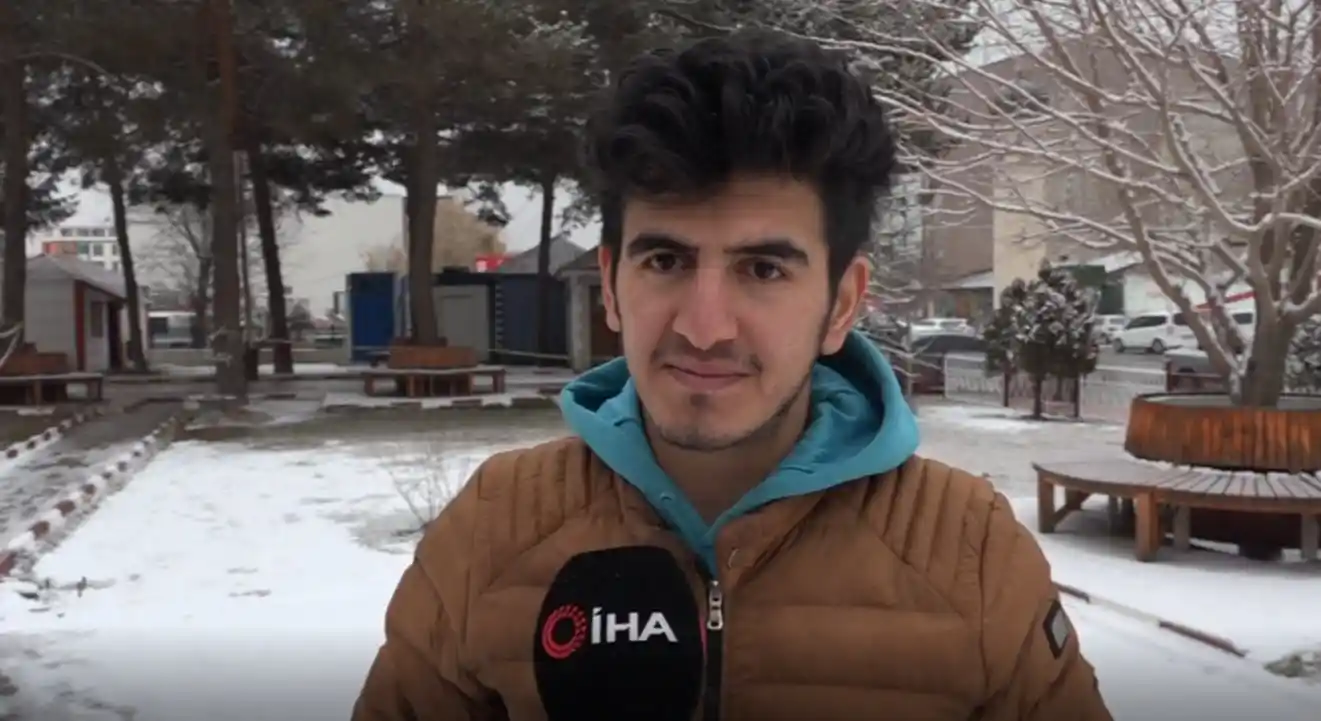 Erciş’te beklenen kar yağışı başladı