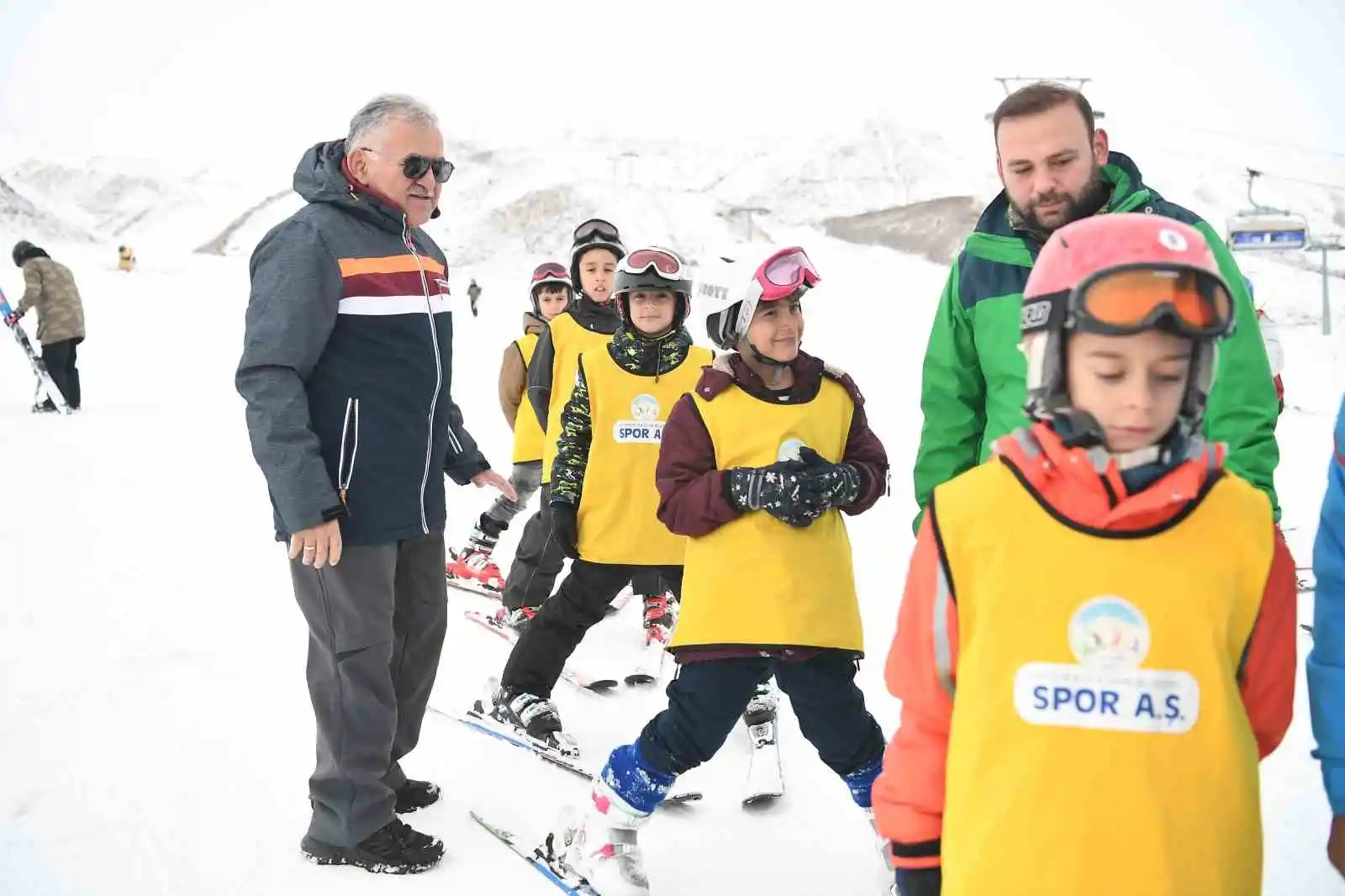 Erciyes Kayak Okulu’nda 7’den 70’e Herkes Kayak Öğreniyor