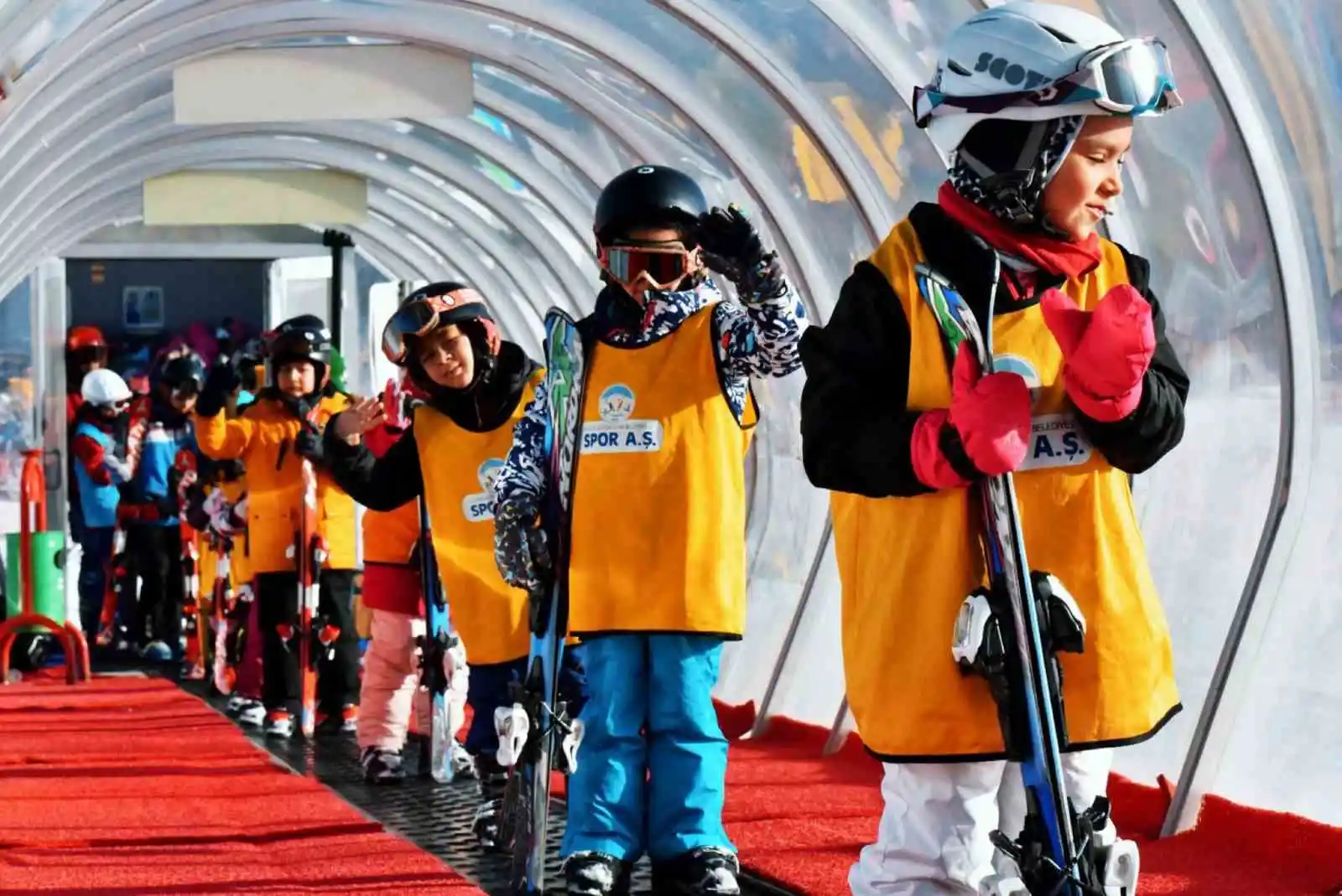 Erciyes Kayak Okulu’nda 7’den 70’e Herkes Kayak Öğreniyor
