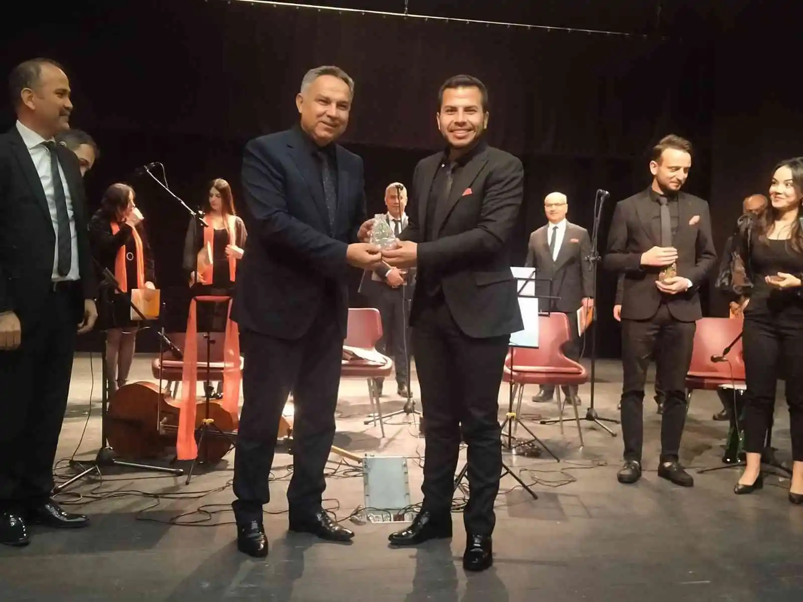 Erzin'de "Şarkılar bizi söyler, bizde şarkı söyleriz" konseri