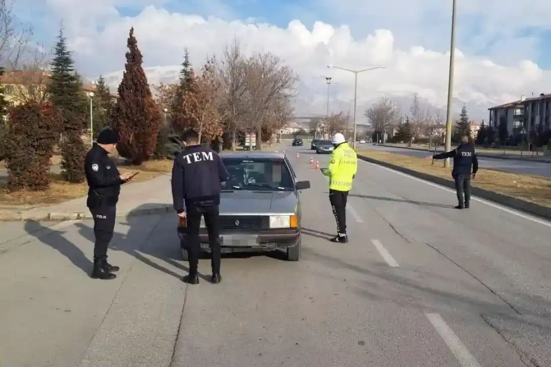 Erzincan’da 36 sürücüye 78 bin 521 lira ceza kesildi