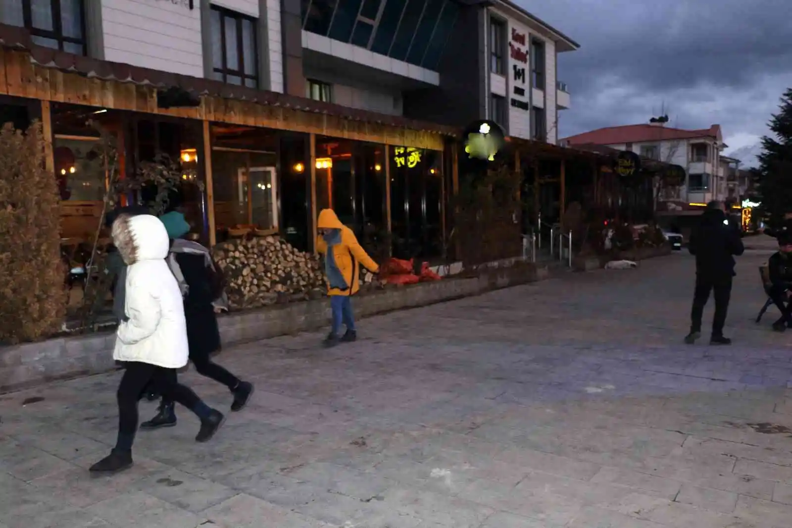 Erzincan'da kafede karbonmonoksit gazından 5 kişi zehirlendi
