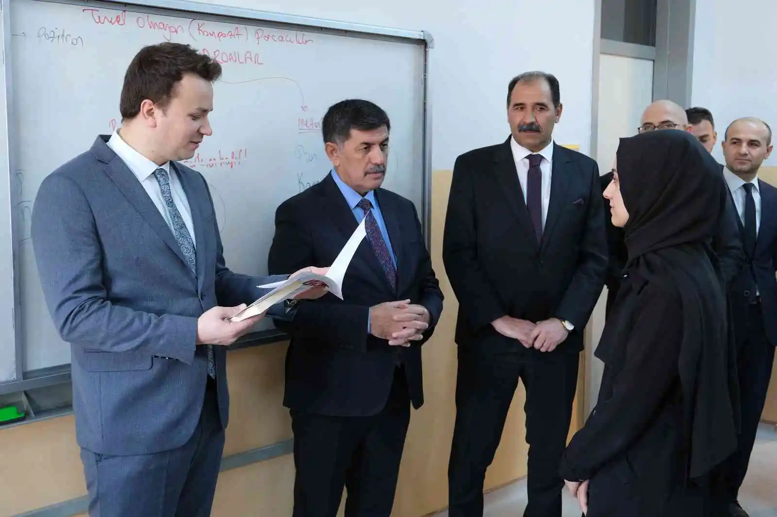 Erzincan’da öğrenciler karne heyecanını sazlı sözlü türkülerle yaşadı