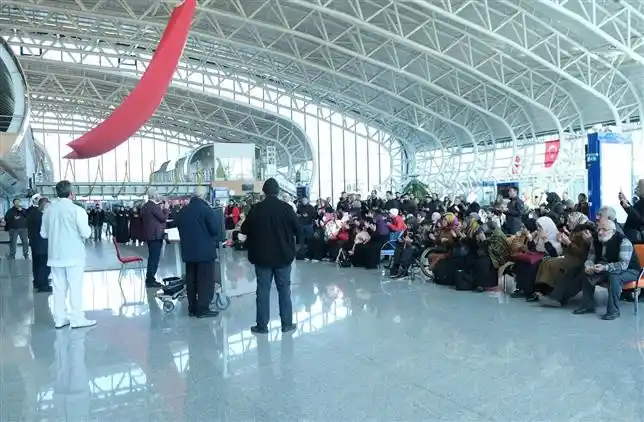 Erzincan'da umre yolcuları dualarla uğurlandı
