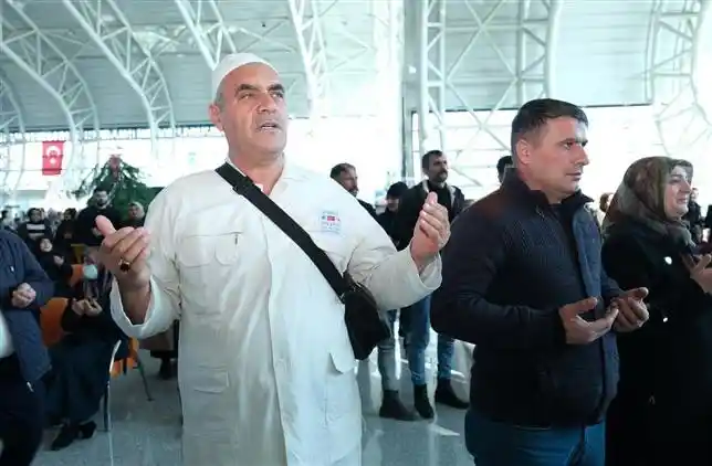 Erzincan’da umre yolcuları dualarla uğurlandı