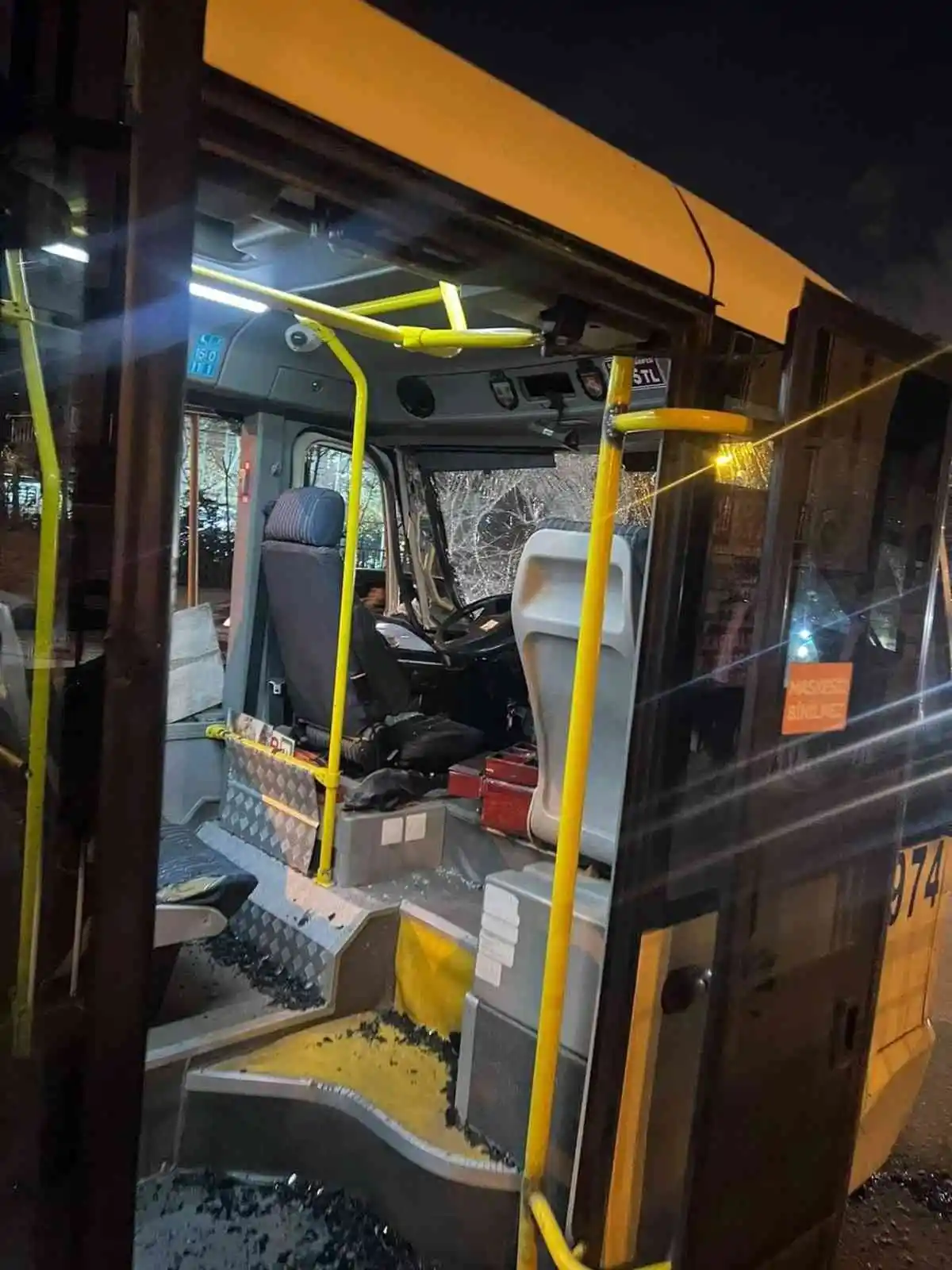 Esenler’de alkollü sürücü iki araca çarptı: 2 yaralı